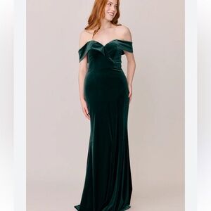 Revelry Bardot Velvet Dress in Emerald